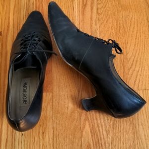 Vintage Apostrophe leather pointed toe shoe with sculpted heel and laces
